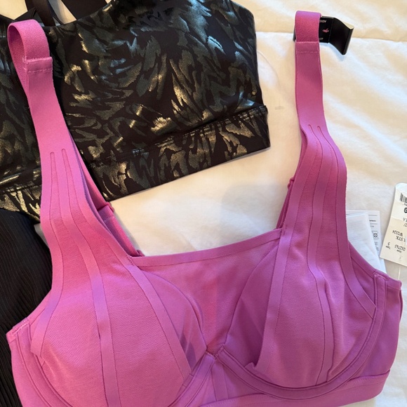 Sports bra bundle - Picture 2 of 9